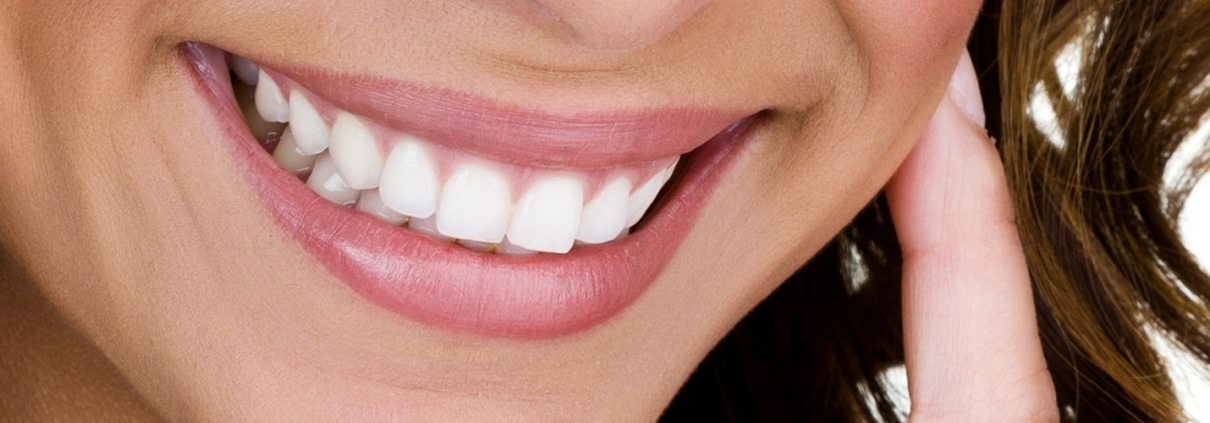 Woman_Smiling_Teeth_Whitening